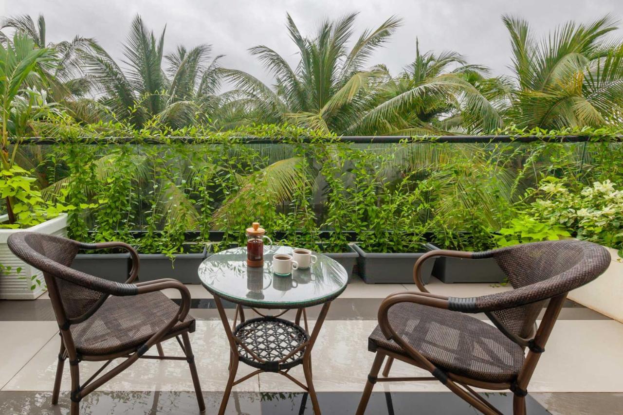 Villa Sereno By Stayvista - An Elegant And Entertaining Retreat Featuring A Swimming Pool, Outdoor Jacuzzi, Modern Interiors, And A Snooker Table Alībāg Eksteriør billede