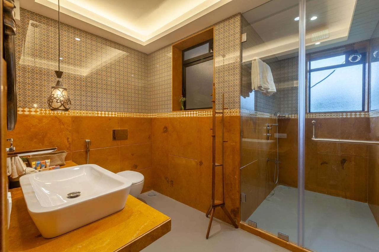 Villa Sereno By Stayvista - An Elegant And Entertaining Retreat Featuring A Swimming Pool, Outdoor Jacuzzi, Modern Interiors, And A Snooker Table Alībāg Eksteriør billede