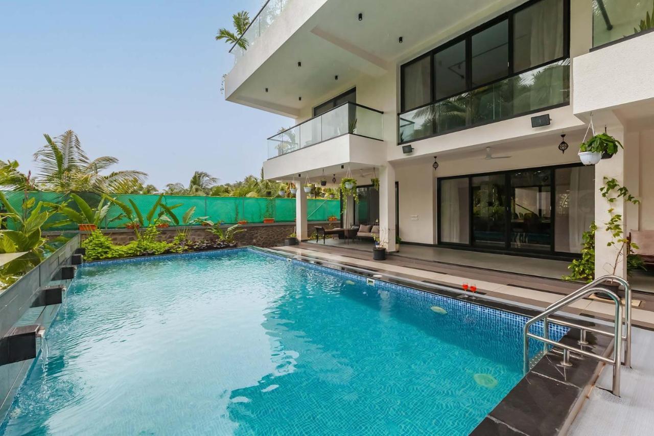 Villa Sereno By Stayvista - An Elegant And Entertaining Retreat Featuring A Swimming Pool, Outdoor Jacuzzi, Modern Interiors, And A Snooker Table Alībāg Eksteriør billede