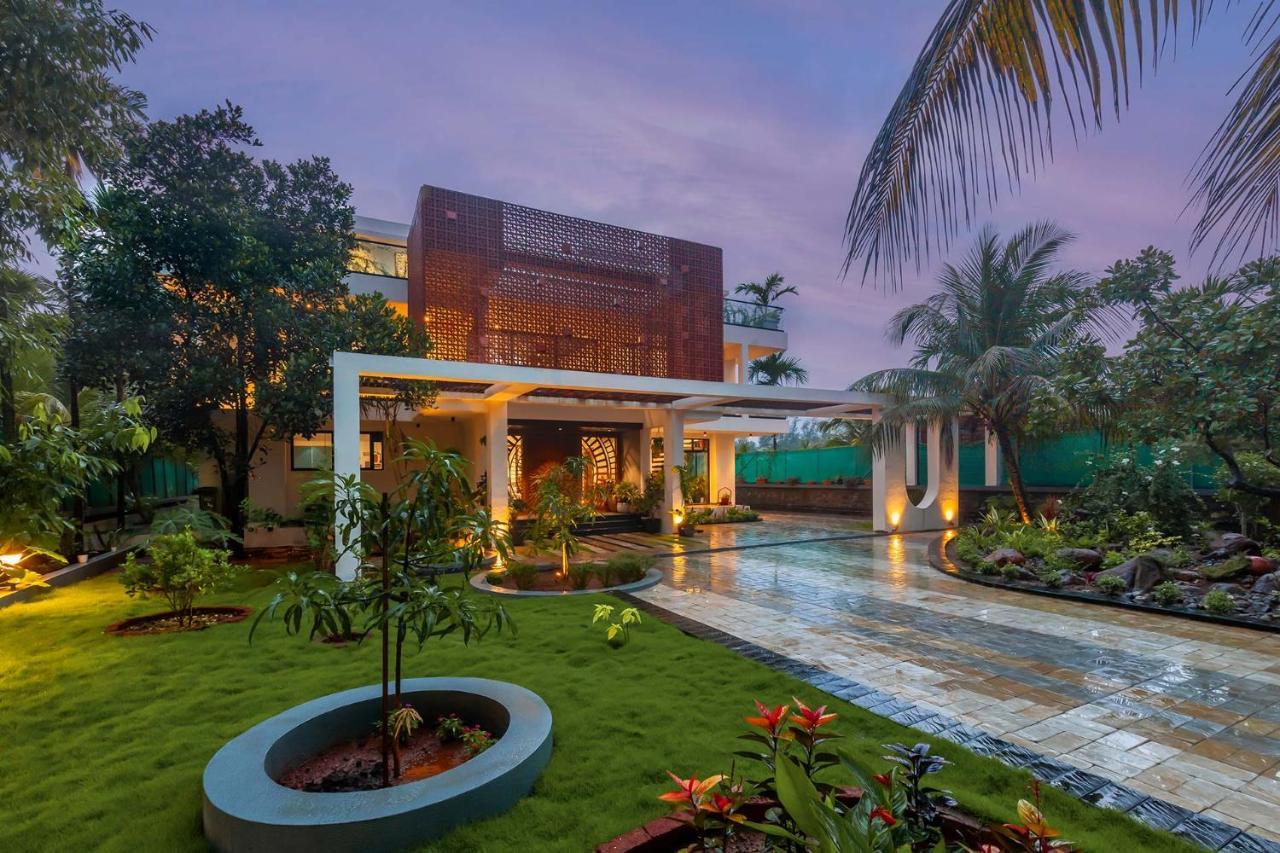 Villa Sereno By Stayvista - An Elegant And Entertaining Retreat Featuring A Swimming Pool, Outdoor Jacuzzi, Modern Interiors, And A Snooker Table Alībāg Eksteriør billede