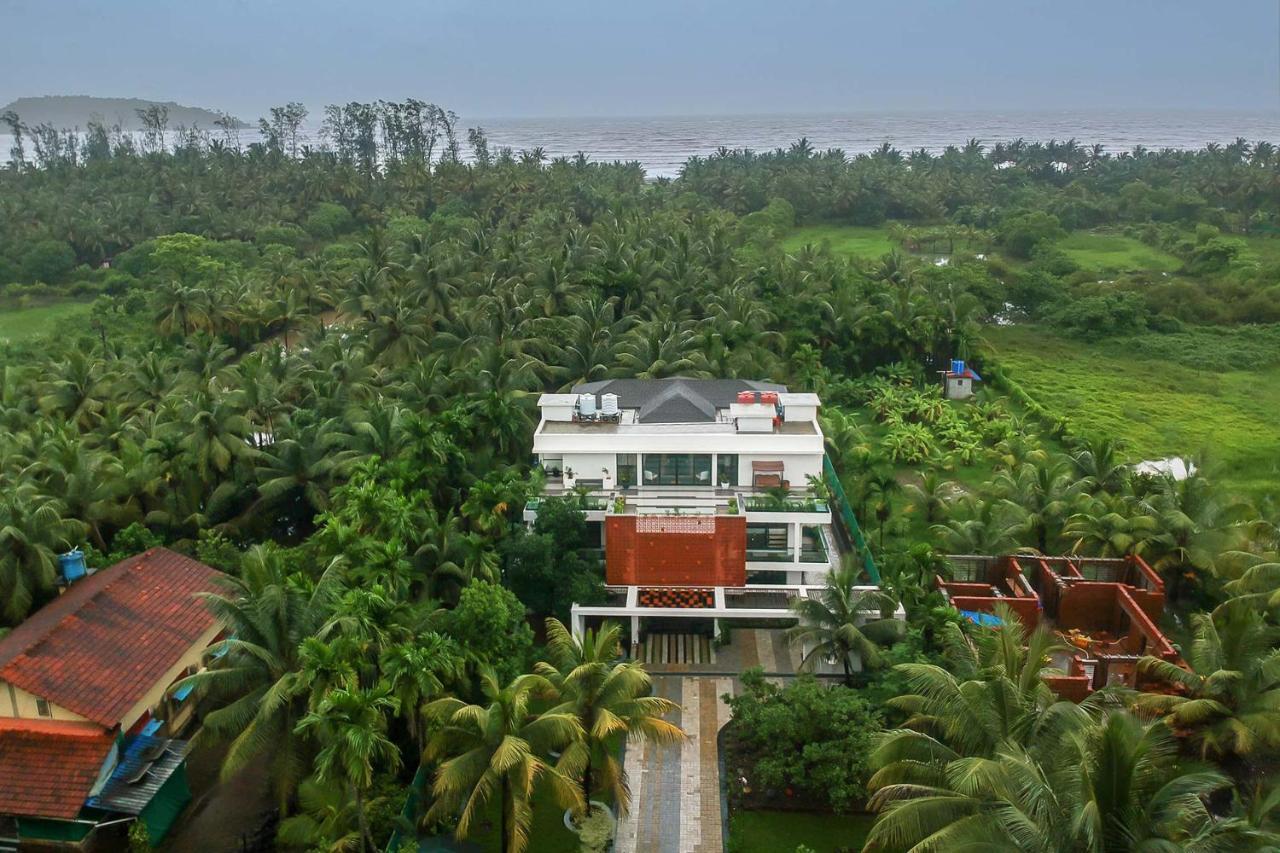 Villa Sereno By Stayvista - An Elegant And Entertaining Retreat Featuring A Swimming Pool, Outdoor Jacuzzi, Modern Interiors, And A Snooker Table Alībāg Eksteriør billede