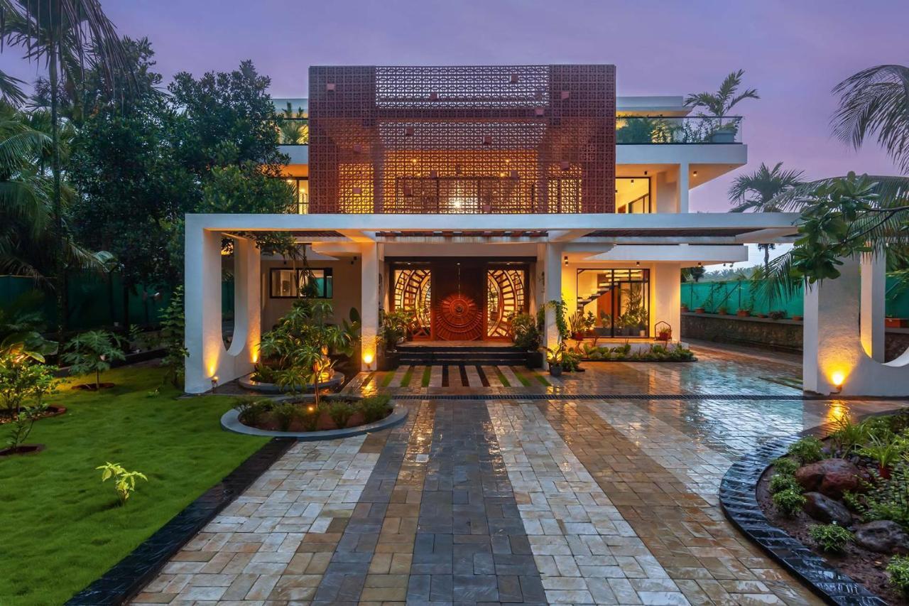 Villa Sereno By Stayvista - An Elegant And Entertaining Retreat Featuring A Swimming Pool, Outdoor Jacuzzi, Modern Interiors, And A Snooker Table Alībāg Eksteriør billede